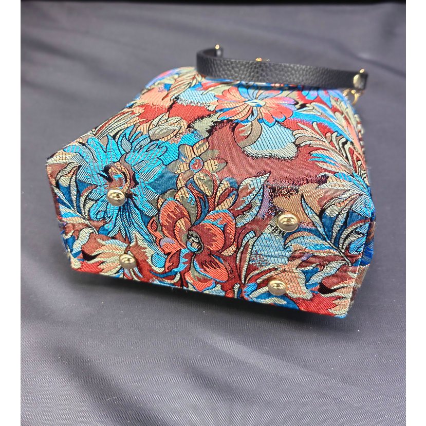 Women's Tapestry Clasp Purse Pure handmade boutique fashion handbag